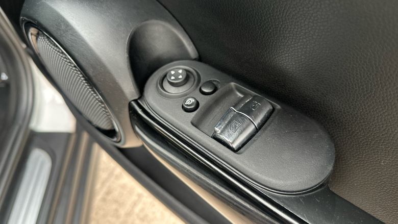 MINI Hatchback 1.5 Cooper Exclusive Premium 3dr Petrol Hatchback